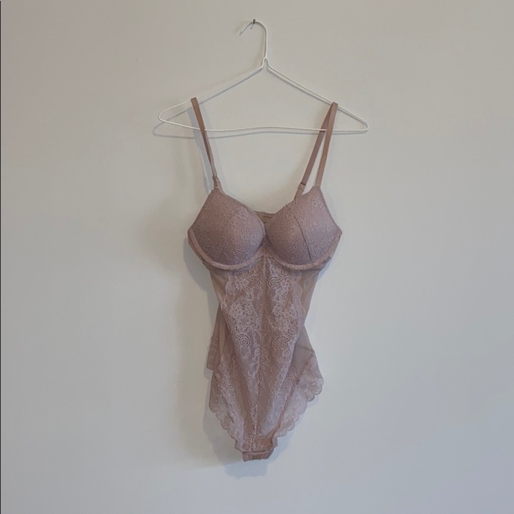 H&M LIGHT PINK LACE BODY SUIT 💫